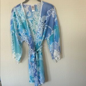 Elegant Blue and White Lace Robe